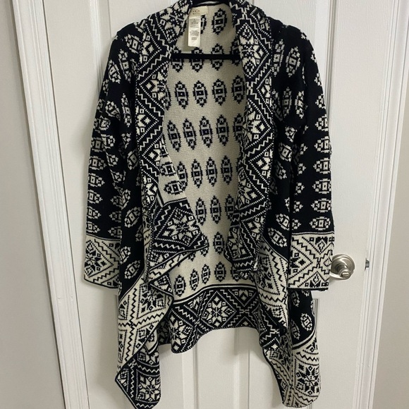 Elodie Sweaters - Elodie Black and White Geometric Shawl/ Cardigan